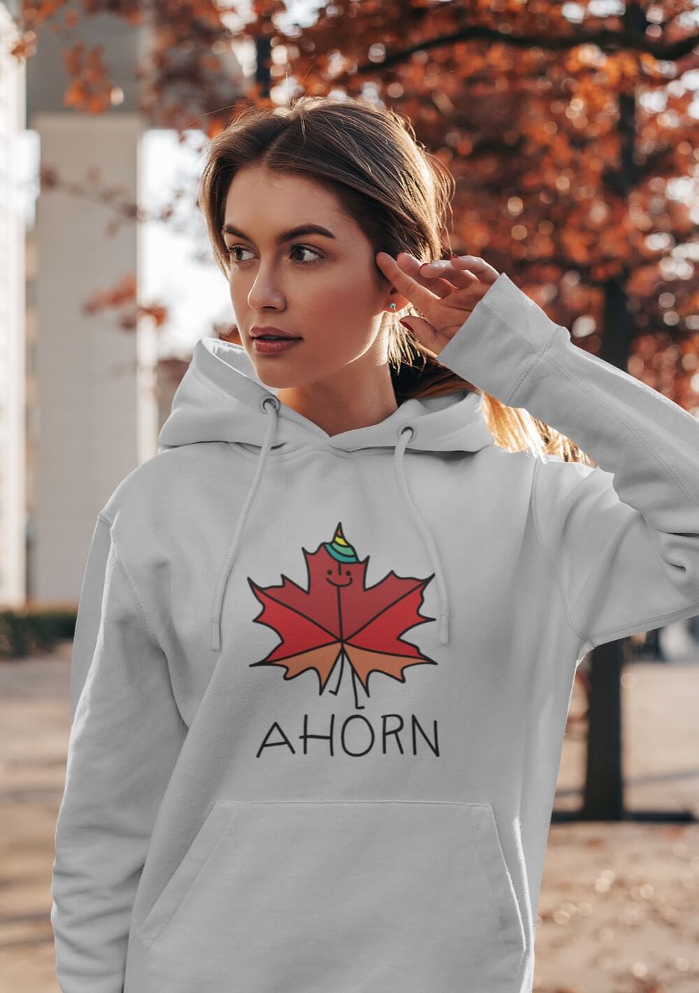 Hoodies für Frauen und Männer mit Herbst-Motiv gestaltet