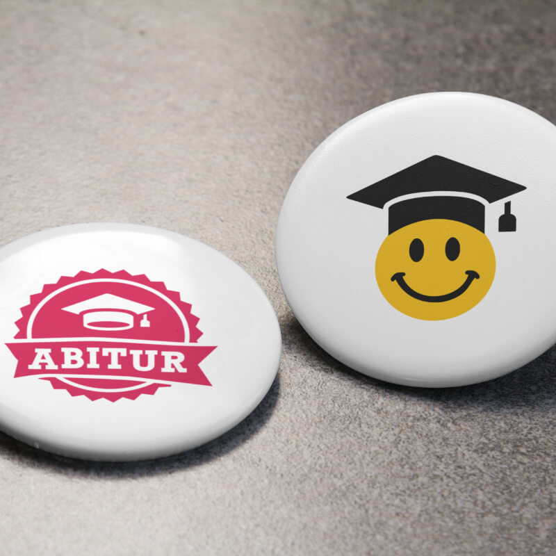 Buttons mit Abschluss-Motiven bedruckt