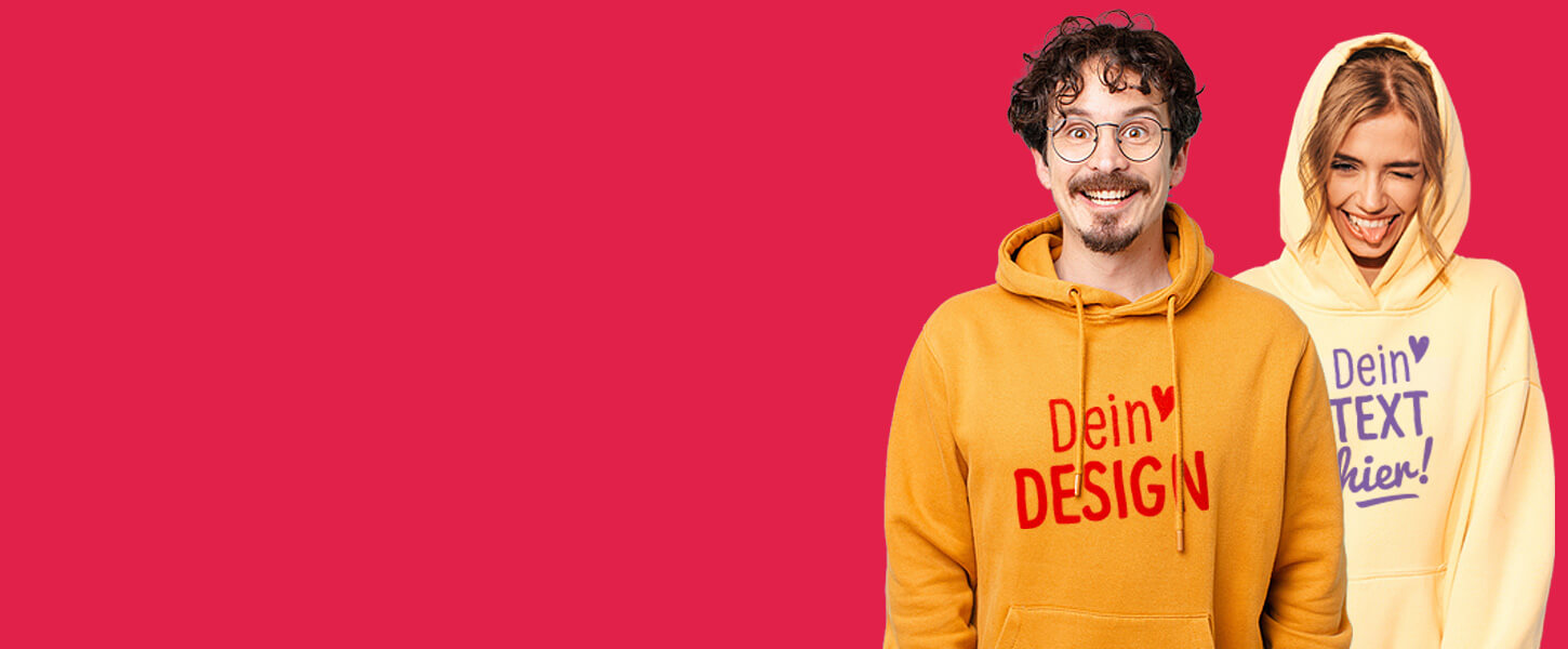 Mann und Frau mit individuell gestalteten Hoodies und eigenem Aufdruck.